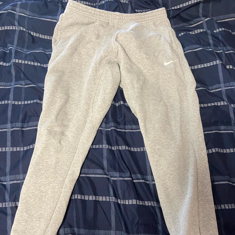 grey nike joggers